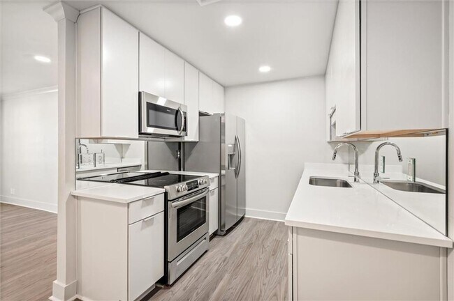 Building Photo - Brand New Condo Unit