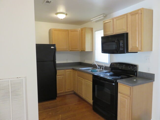 Building Photo - 2120 Shirleydale Ave
