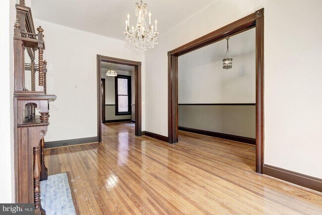 Foto del edificio - 1224 N Calvert St