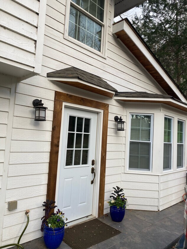 Primary Photo - 1222 Colony Dr