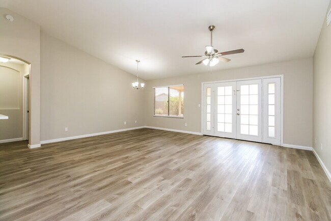 Building Photo - 950 S 54th St