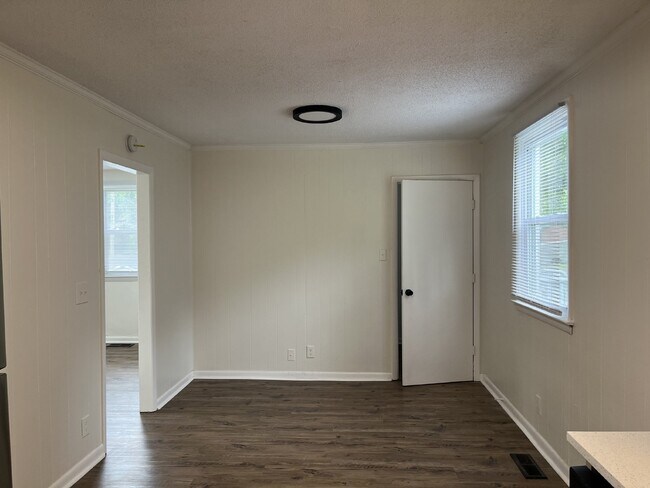 Foto del edificio - "Charming 3-Bed Home on Cherry Tree Drive ...