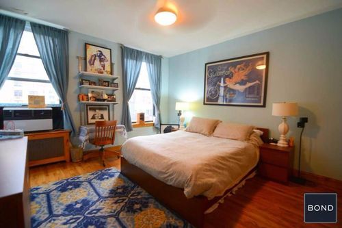 Building Photo - 38 W 74th St