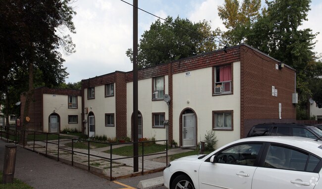 Foto principal - 1801-1803 Martin Grove Rd