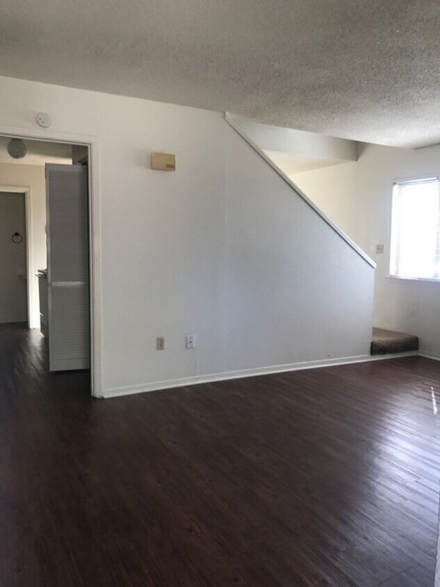 Foto del edificio - College Station - 2 bedrooms / 1.5 Bath - Fourplex for rent. Great location for students!!