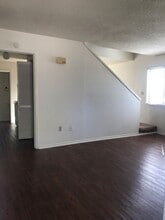 Building Photo - 1400 Holleman Dr