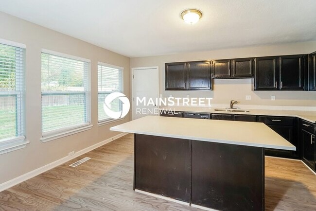 Building Photo - 3 Bedroom Pet-Friendly Home in Louisville,...