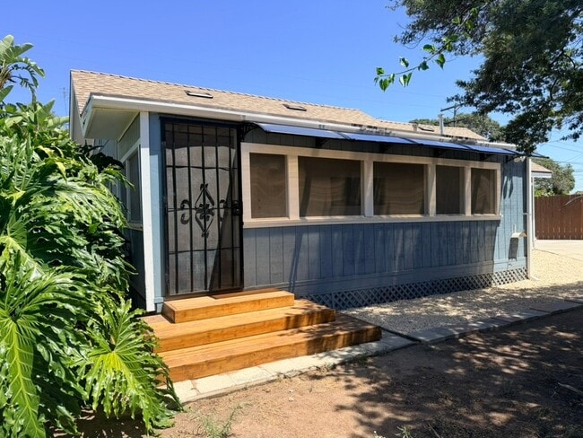 Building Photo - 3461 N Mountain View Dr