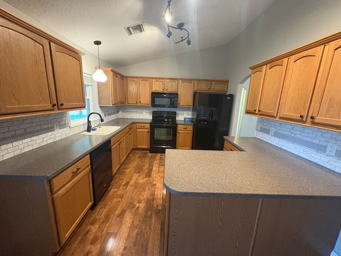 Primary Photo - Grand Island 3/2 w/ Enclosed Backyard & Patio