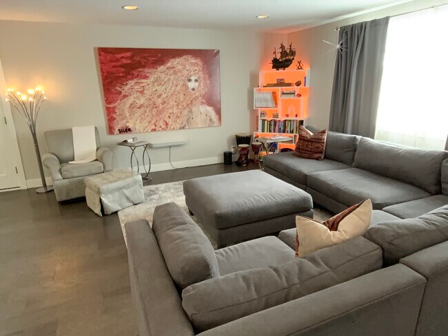 Foto del edificio - 1555 Fieldcrest Ln