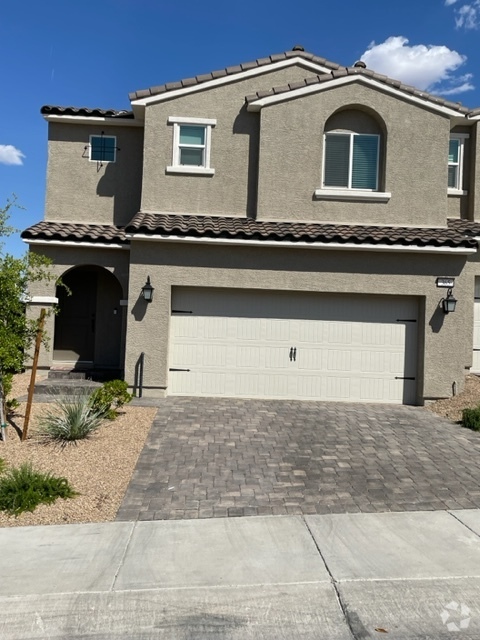 Building Photo - 365 Rosefinch St