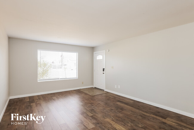 Foto del edificio - 3325 W Desert Cove Ave