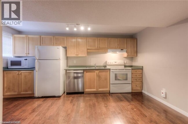 Building Photo - 8 Melran Dr