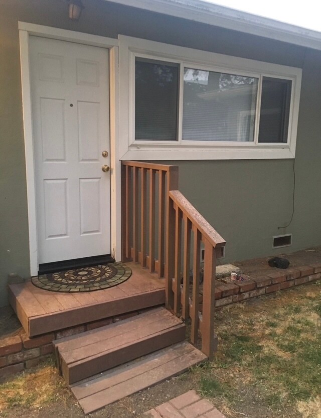 Entrada privada/unidad privada - 1960 Claremont Dr