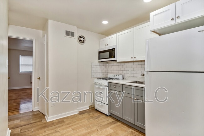 Photo - 1866 Pratt St Apartment