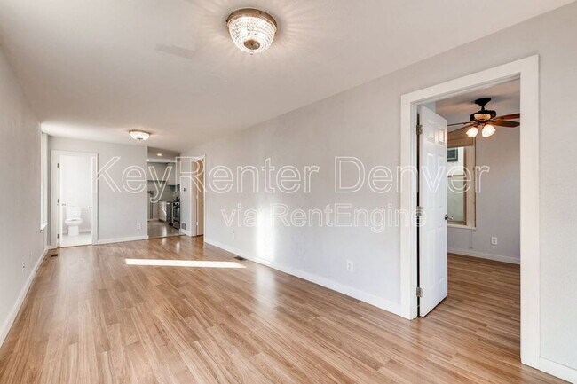 Foto del edificio - 3341 Lawrence St