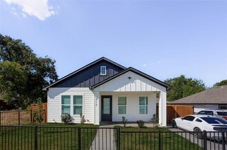 Building Photo - 917 E Tucker St