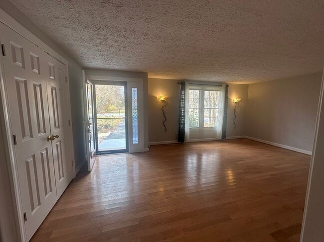 Foto del edificio - 804 Mason Rd