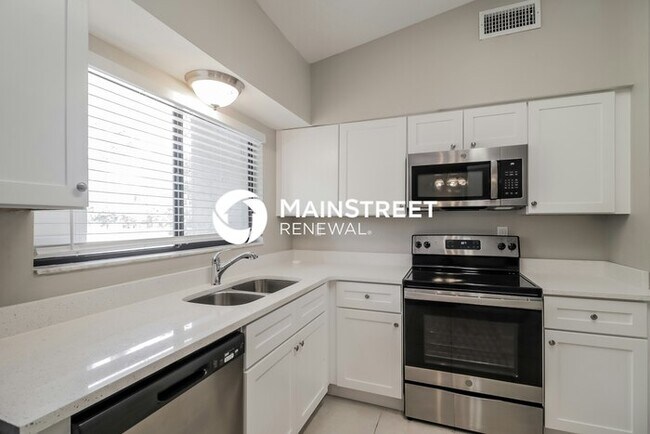 Foto del edificio - 3 Bedroom Pet-Friendly Home in COCOA, FL w...