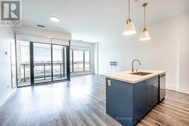 Building Photo - 2900 Hwy 7