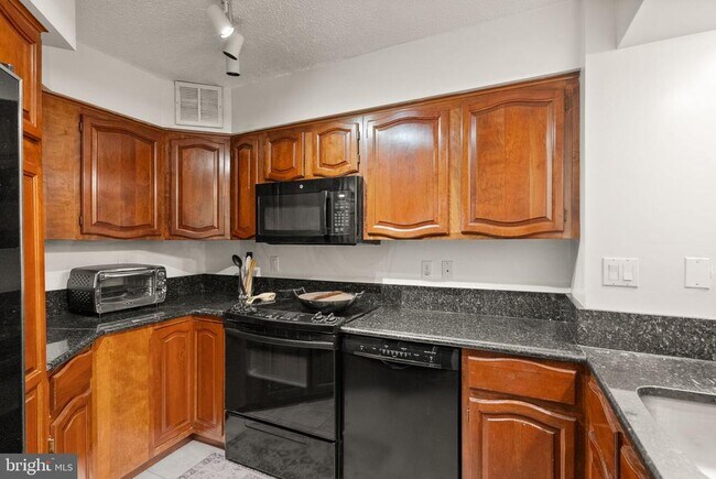 Foto del edificio - 1077 30th St NW
