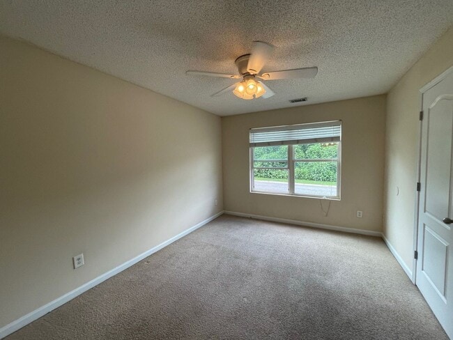 Building Photo - BRIDGEWATER HOME! PRE-LEASING FOR AUGUST 1 2026! 1/2 Off Deposit!