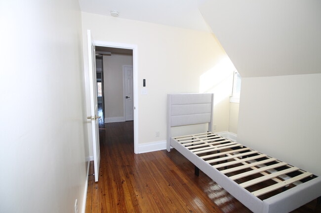 Building Photo - 1372 Neil Ave