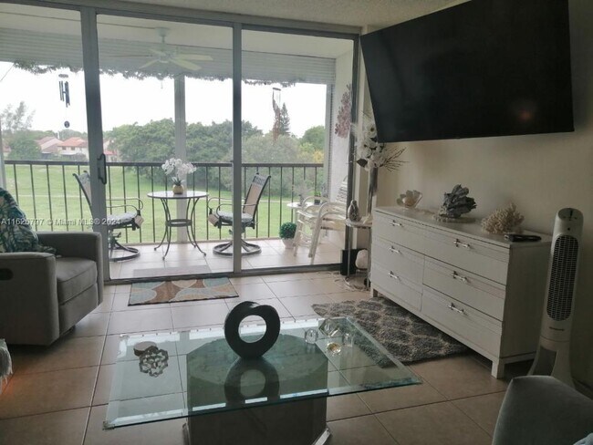 Foto del edificio - 3671 Environ Blvd