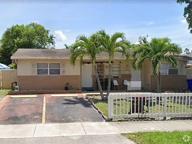 Building Photo - 4140 SW 18th St