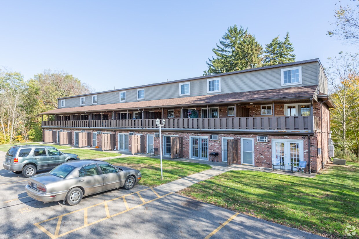 Brookside Village Apartments 585 Seville Rd Wadsworth, OH