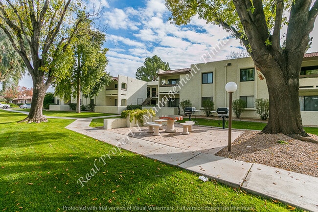 Building Photo - 10444 N 69th St