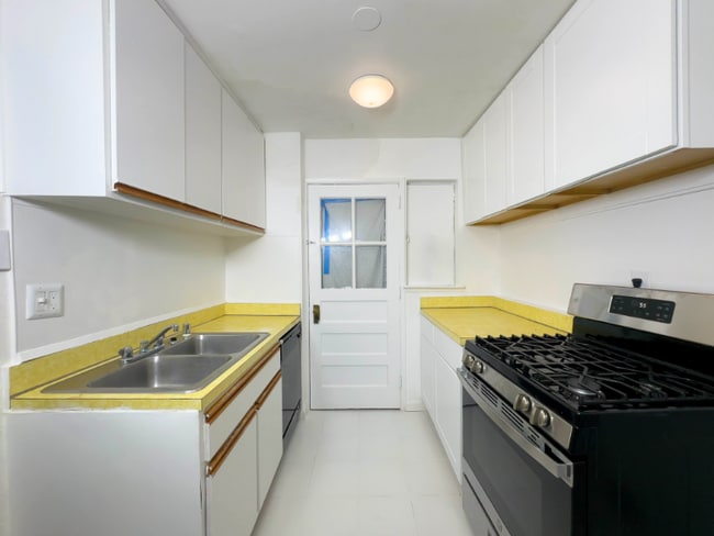 Foto del edificio - 12040 Valleywood Dr