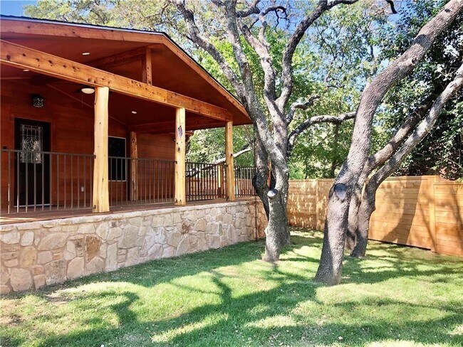 Foto del edificio - 1300 Lipan Trail