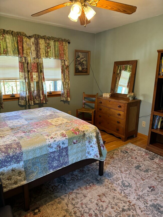 Foto del edificio - 421 Oakhill Ave