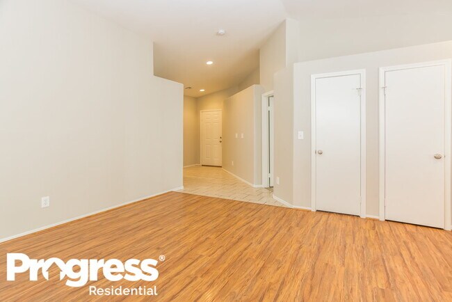 Building Photo - 705 Regal Robin Way