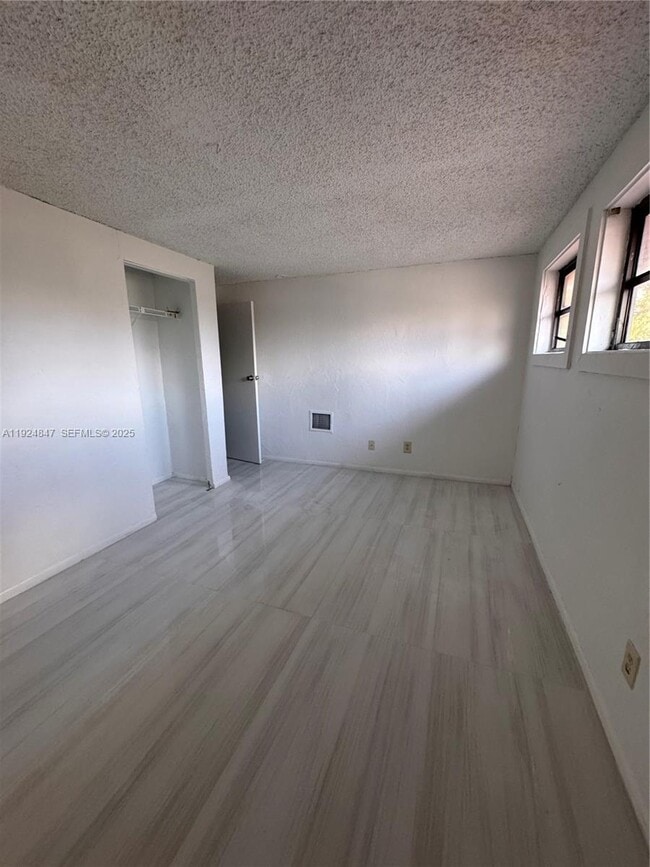 Building Photo - 3625 SW 70th Ave