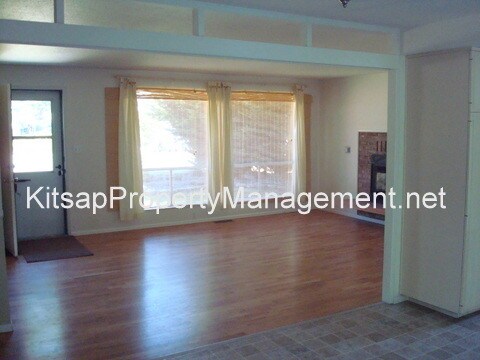 Building Photo - 2406 Madrona Dr SE