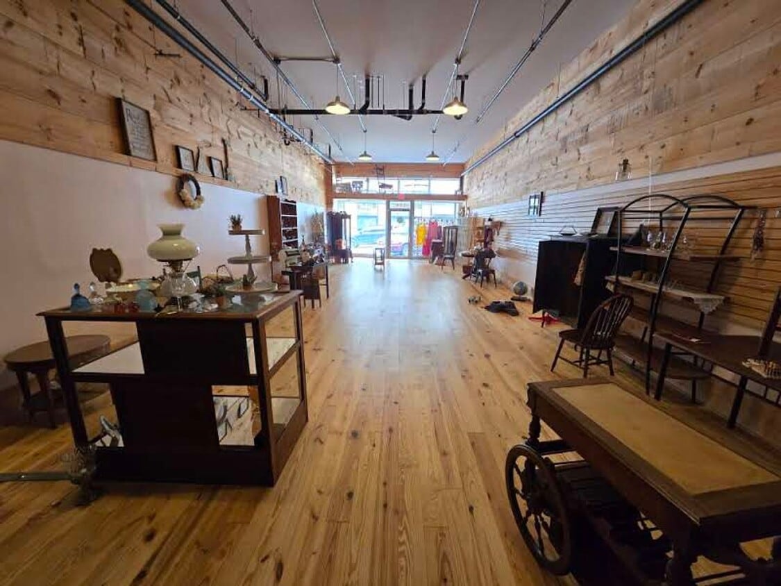 Primary Photo - Commercial Space on Main Street!