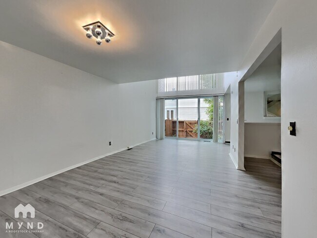 Foto del edificio - 1050 S Monaco St Pkwy