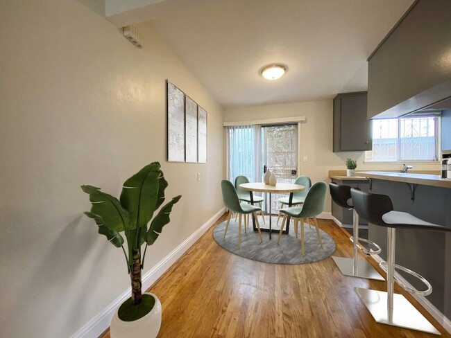 Building Photo - 1308 Burnett St