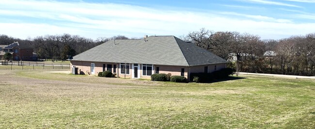 Foto del edificio - 3 Bed 2.5 Bath Home on 1.5 acres in Aubrey