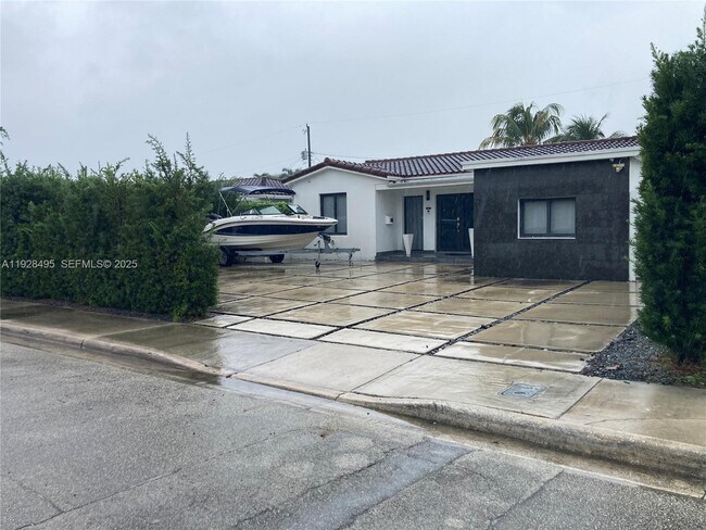 Foto del edificio - 7524 Mutiny Ave