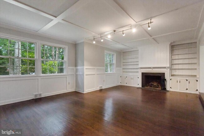 Building Photo - 310 Pine Tree Rd