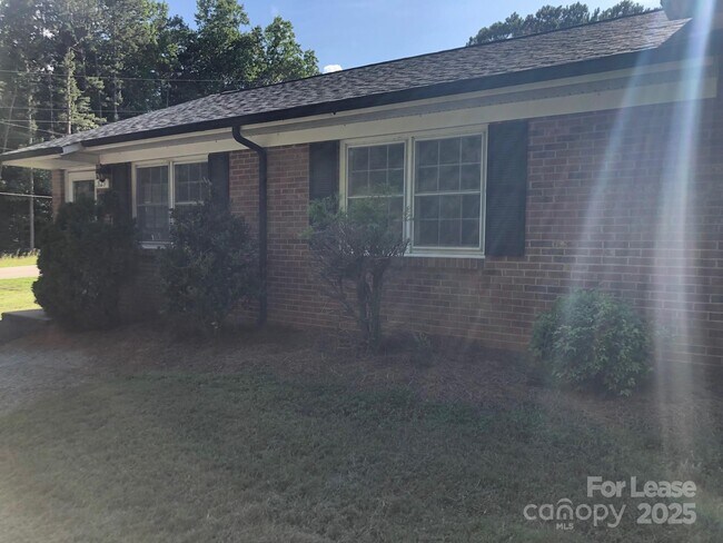Foto del edificio - 829 Edgecombe Ln