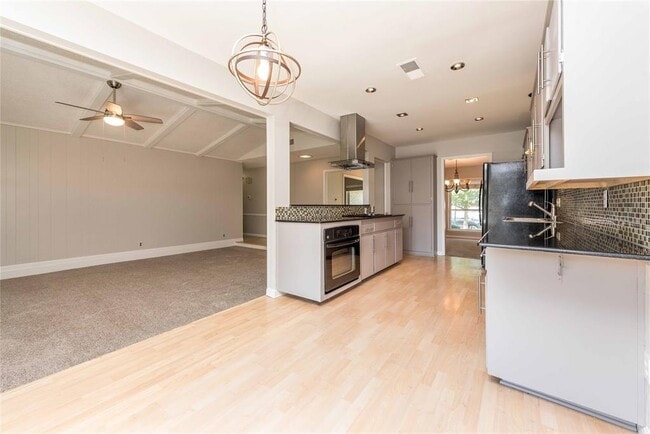 Building Photo - 5505 Pendleton Ln