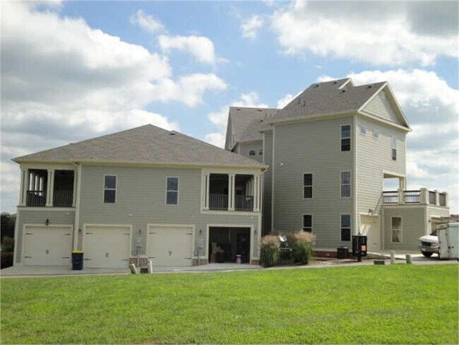 Building Photo - 739 Boston Park Dr