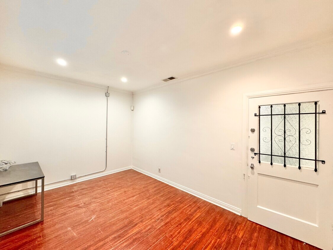 Foto del edificio - 7958 Beverly Blvd