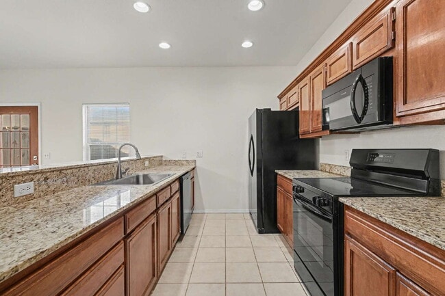Photo - Spacious 3-Bed Duplex in Bentonville with Granite Elegance – Your Ideal Home Awaits!