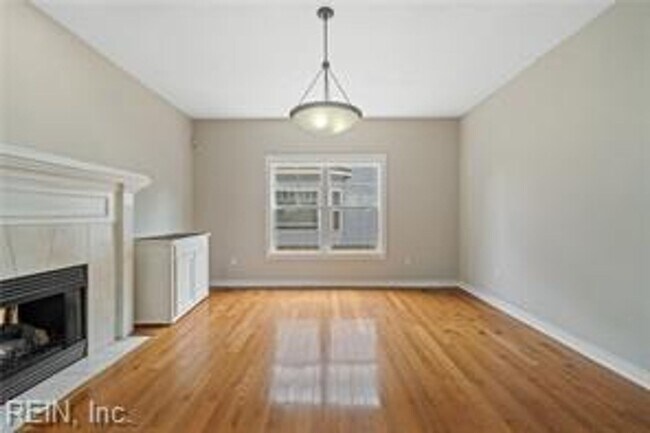 Building Photo - 4 Bed 2.5 Bath Home for Rent!