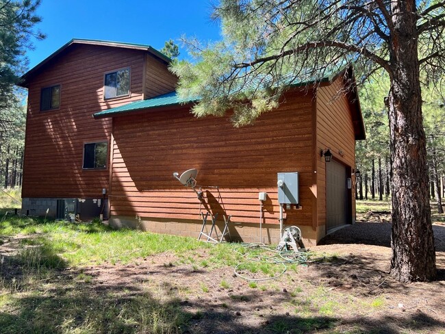 Building Photo - 930 Rainbow Mine Rd